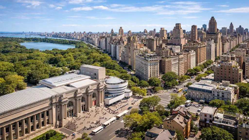 Vue panoramique de l’Upper East Side à Manhattan avec Central Park, le Metropolitan Museum of Art et le musée Guggenheim